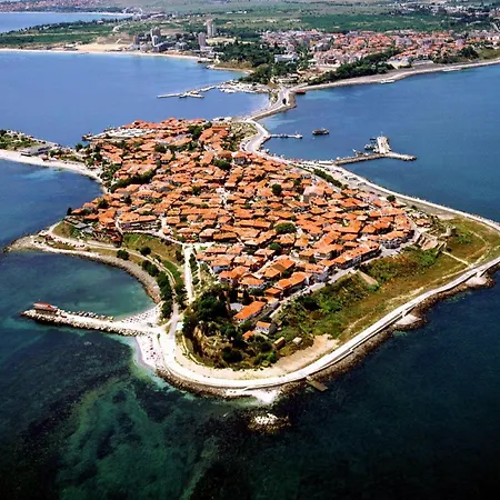 Central Nessebar Beach Apartment نيسيبار
