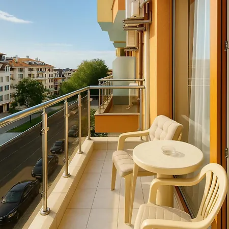 Central Nessebar Beach Apartment شقة *