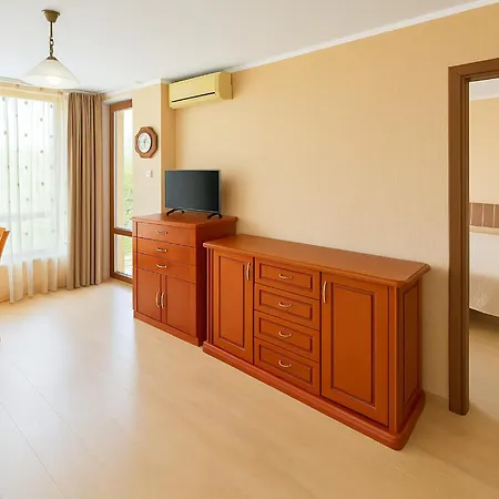 Central Nessebar Beach Apartment شقة *